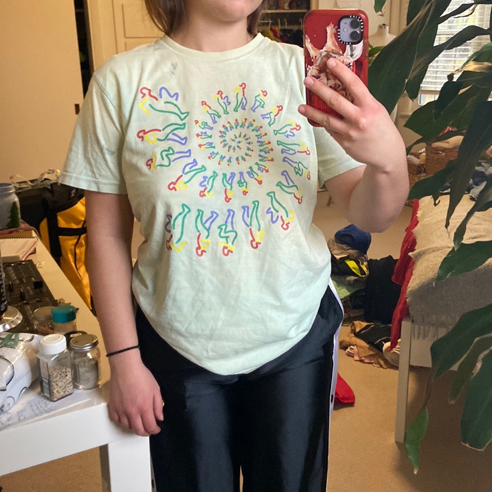 Heat sensitive color changing shirt